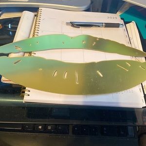 Gold mirror lip decal